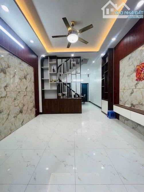 Bán nhà riêng đẹp tại Hoàng Mai, ngõ ba gác, 7,15 tỷ, 43m2, 4PN, 3WC