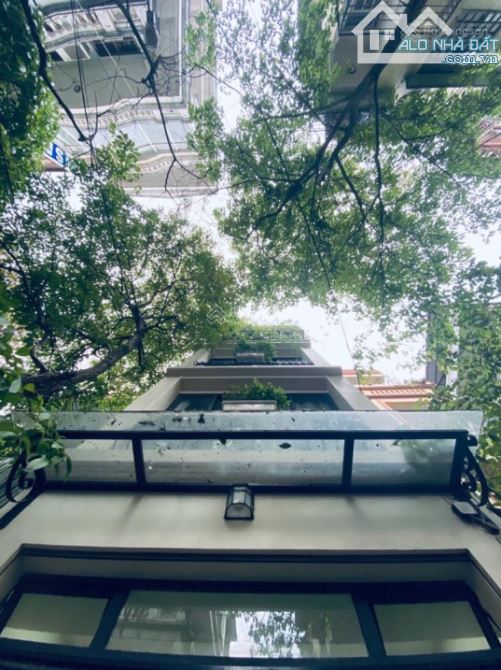 Bán nhà Kim Mã - Nguyễn Chí Thanh - Liễu Giai Ba Đình phố trong ngõ, ô tô tránh KD sầm uất