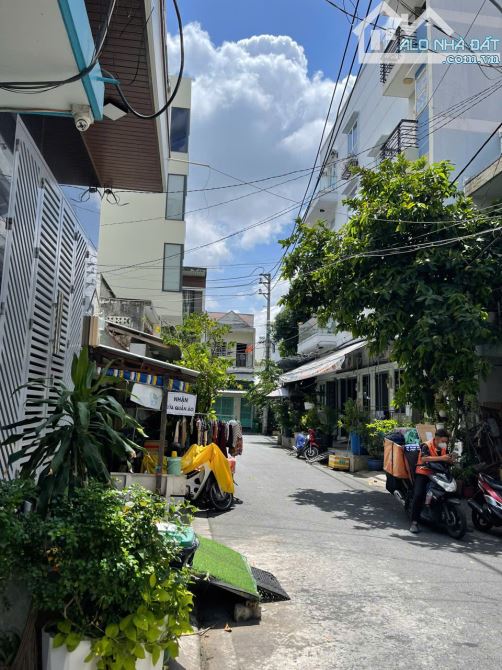 nhà 5,27x18,5m đường 11 phường Tân phú Quận 7. gần chợ Tân mỹ