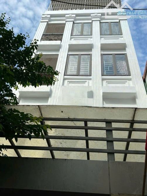 Cho thuê Nhà Nguyễn Chí Thanh, diện tích 50m2x 4T. Giá 16tr/th.