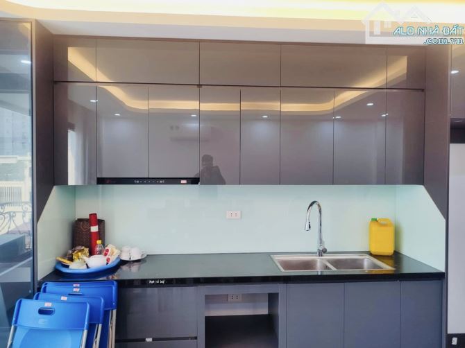 Bán nhà Phố Khương Trung, Thanh Xuân, 45m2x8T, giá 15 tỷ, oto vào nhà, thang máy