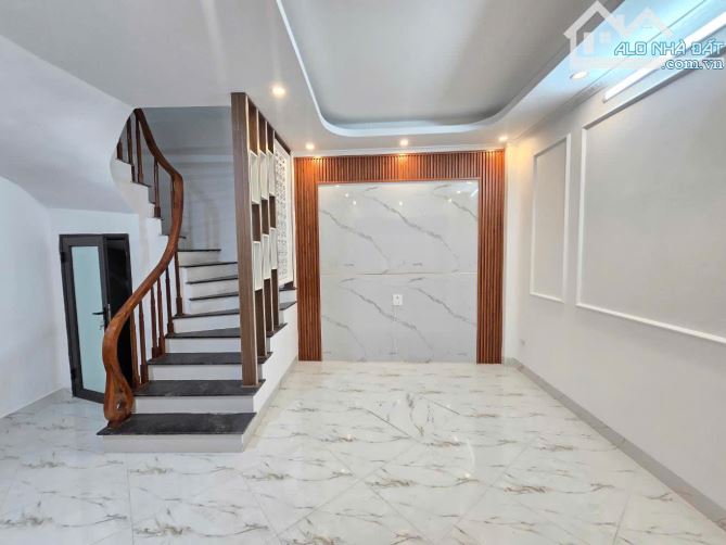 CHỦ ĐẦU TƯ CÓ TIẾNG - MỚI KOONG - GẦN PHỐ - Ô TÔ SÁT NHÀ - NGÕ ĐẸP - TIỆN ÍCH NGẬP TRÀN