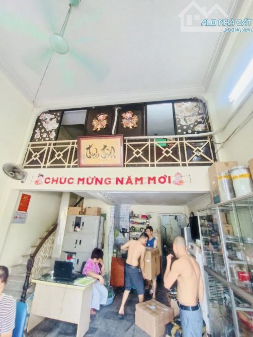 Quá Hiếm! Bán nhà Mặt Đường Giải Phóng, Hoàng Mai, 101m2x4T, giá 28 tỷ có TL