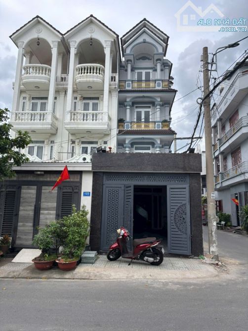 Nhà đẳng cấp 3 lầu 4mx25m mt thới an 13 gần siêu thị metro q12