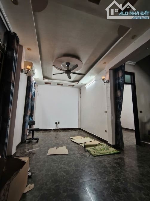 NHÀ ĐẸP DÂN XÂY, Ô TÔ VÀO, 4PN, 4WC, 68M2, 10,5 TỶ TẠI THÚY LĨNH , HOÀNG MAI , HÀ NỘI .
