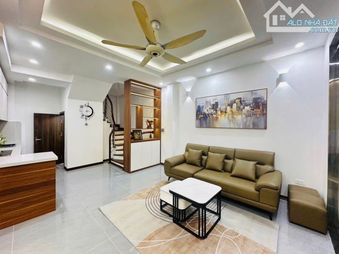 NHÀ ĐẸP SIÊU HIẾM KHU ĐỘI CẤN, BA ĐÌNH, 100M RA PHỐ Ô TÔ TRÁNH NHAU
