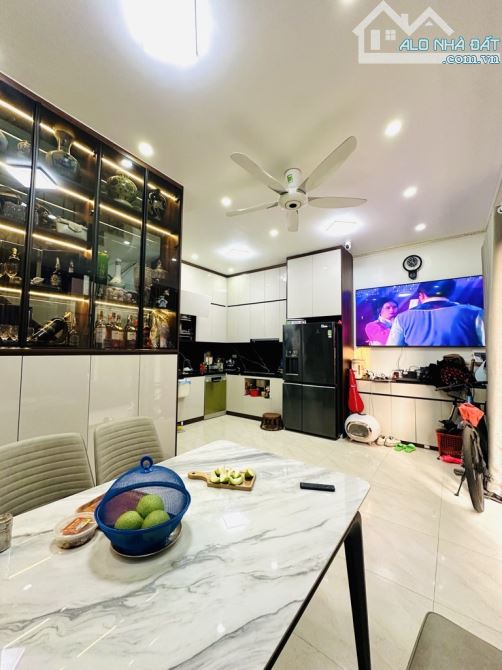 Bán nhà Tân Mai, cực gần phố, gần ô tô, full nội thất, giá hơn 8 tỷ