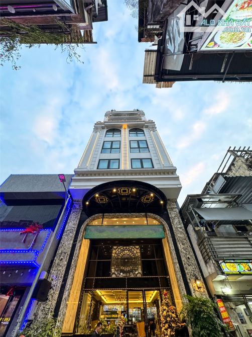Bán tòa Luxury Apartmemt 160m² * 9 tầng phố Tô Ngọc Vân, Tây Hồ cho thuê 6 tỷ/năm.