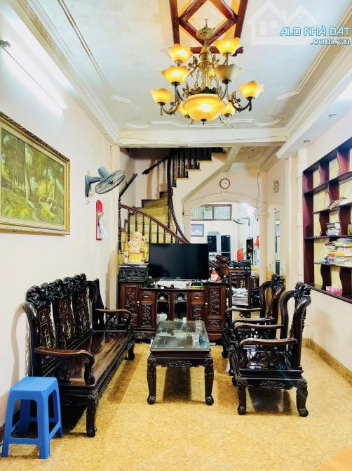 BÁN NHÀ PHỐ KIM NGƯU – HAI BÀ TRƯNG, RẤT GẦN MẶT PHỐ, NHÀ 4 TẦNG PHÂN LÔ Ô TÔ ĐỖ CỬA.