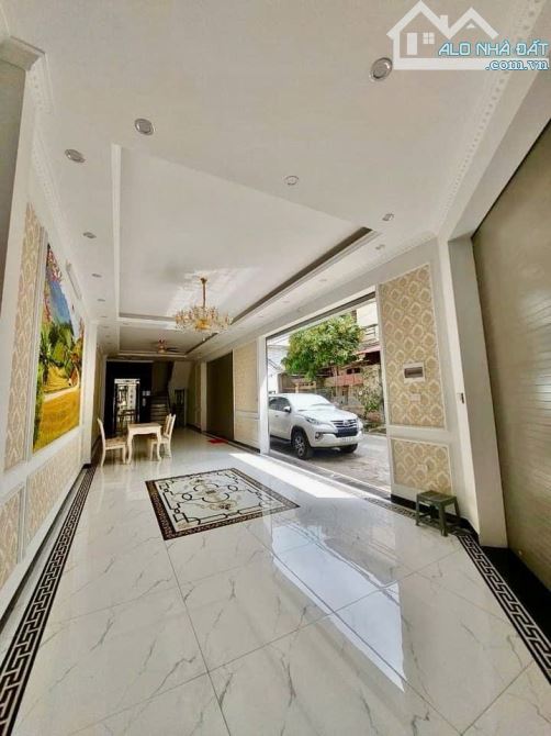 Ngô Gia Tự "căn góc" - 2 mặt tiền - thang máy xịn
