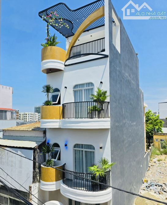 Bán nhà 4 tầng Homestay biển mỹ khê có hồ bơi dòng tiền khai thác 70 triệu tháng