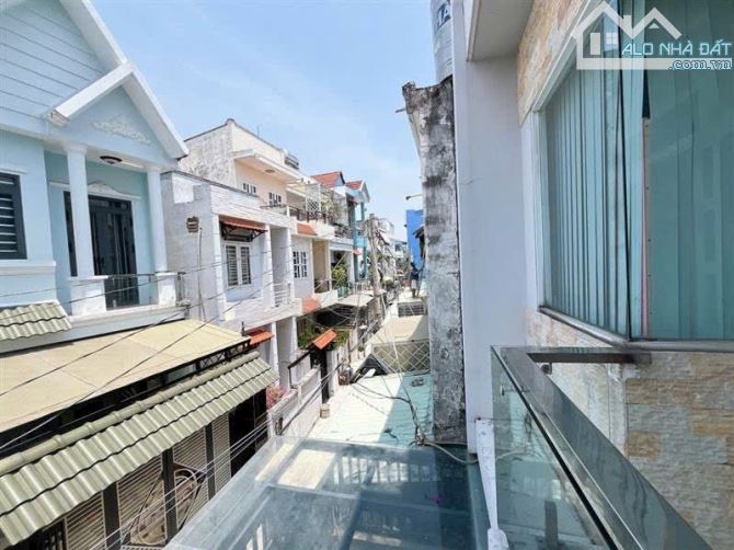 NHÀ 3 TẦNG THỊ TRẤN NHÀ BÈ HẺM 1716 - 5tỷ090