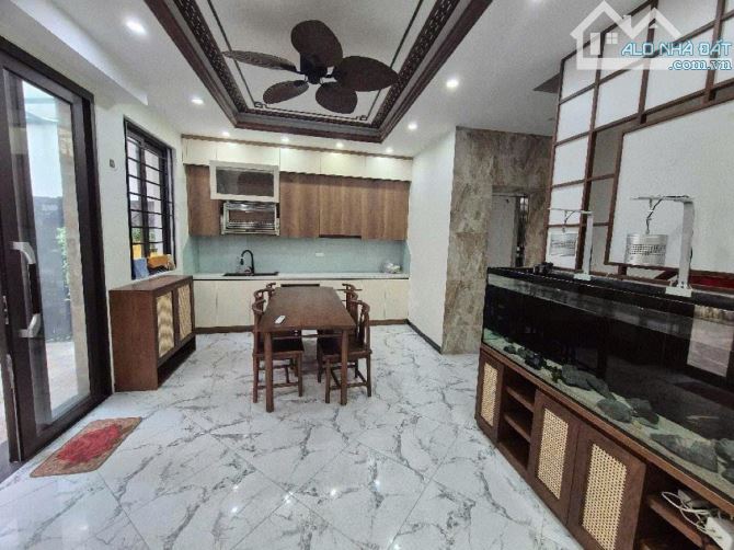 Bán nhà Võng Thị 47m2x6T, mt5.6 9 tỷ Tây Hồ