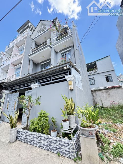 Nhà 3 Tầng Đẹp Vuông Vức, Hẻm Xe Hơi Lê Văn Lương – Gần KĐT GS Metro City – Giá Tốt!