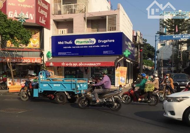 CHo thuê nhà góc 2 mặt tiền đường Lê văn quới 10x35m 1L thông suốt