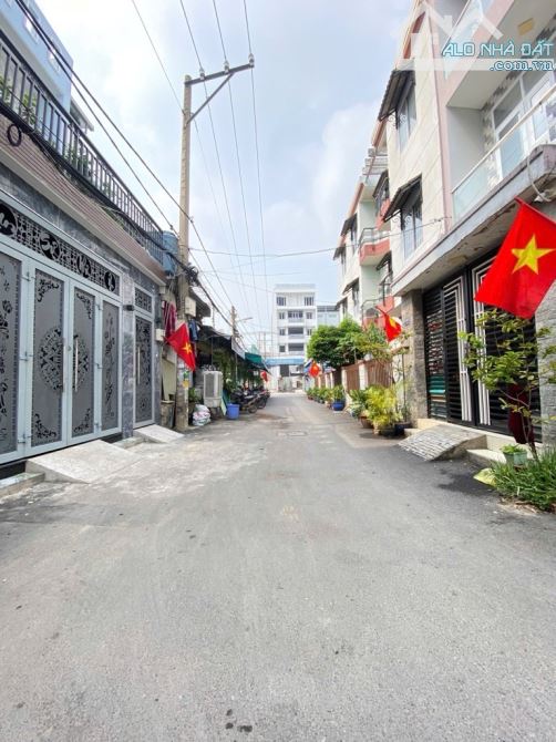 SIÊU PHẨM 4 TẦNG CÁCH 1 NHÀ RA MẶT TIỀN KHU TÊN LỬA NỐI DÀI NGANG 4 - NHỈNH 7 💰