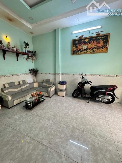 🚨 CẦN BÁN GẤP TRONG THÁNG ĐƯỜNG NGUYỄN HUỆ - DT 4.4X16M - 1 TRỆT 2 LẦU