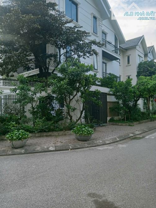 Bán Biệt thự Tây mỗ đường đôi 4 làn xe, vỉa hè 2m.