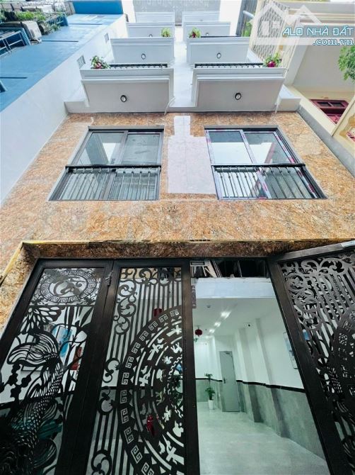 Bán nhà phố Kim Mã, 5m ra mặt phố, ô tô đỗ cửa nhà, 50m, MT4m, 6 tầng đẹp.