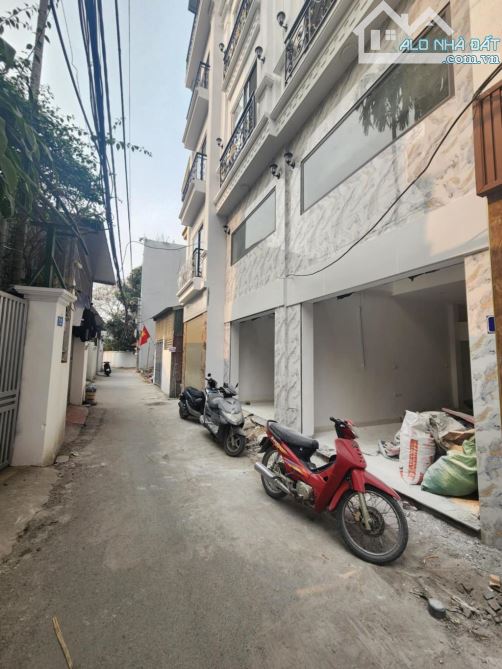 PHÚC LỢI - 6 TẦNG MỚI TINH - OTO 7 CHỖ VÀO NHÀ - NGÕ THÔNG - SỔ ĐỎ CHỜ SANG TÊN CHỦ MỚI -