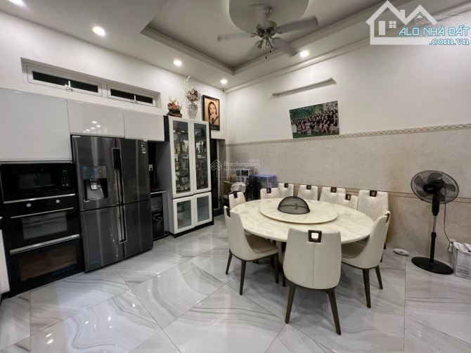 (HOT)Building MT đường Lạc Long Quân, Tân Bình (4.2x17m) - 5 tầng, sân thượng giá 15 tỷ