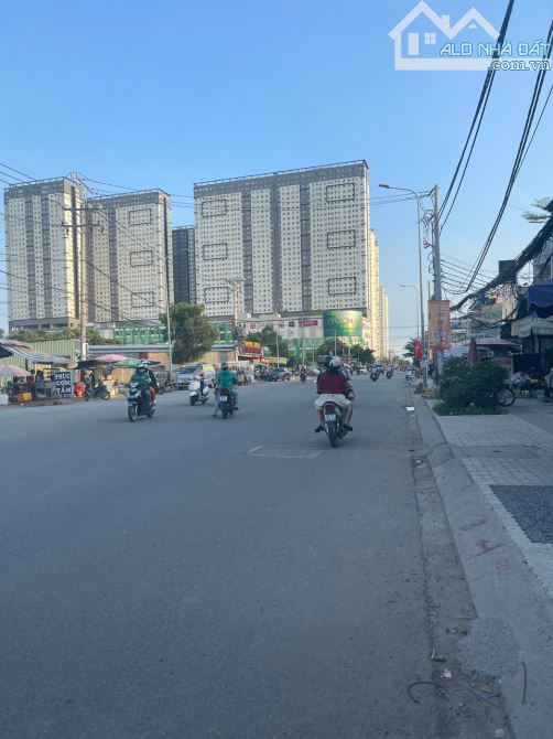 Bán nhanh căn hộ dịch vụ mặt tiền đường Cao Lỗ Phường 4 Quận 8. Nhà mặt tiền đường khu đôn