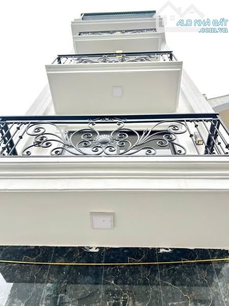 Nhà CHÍNH CHỦ THANHXUÂN - 6 tầng -53m2,  11 tỷ- MẶT TIỀN RỘNG - 20m ra HỒ - VF3 VÀO NHÀ