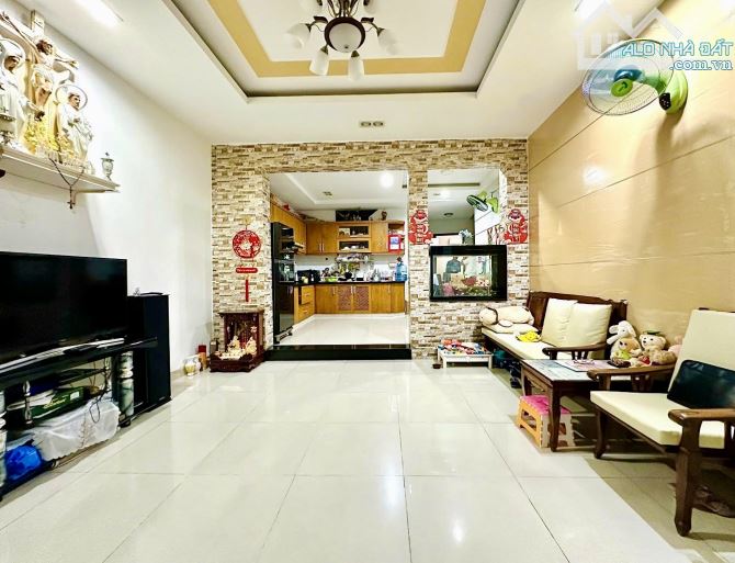 Bán nhà ngang lớn nở hậu 6m, Âu Cơ, Quận Tân Phú, giáp Tân Bình, 77m2, 2 tầng, giá 7,45 tỷ