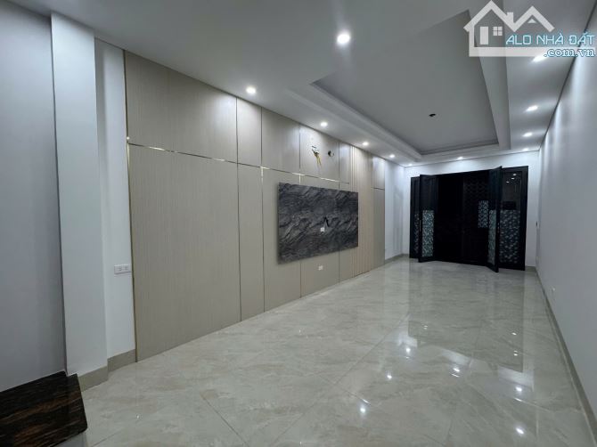 Nhà 40m2 Ngay Cổng Trường Tiểu Học – View Cổ Linh