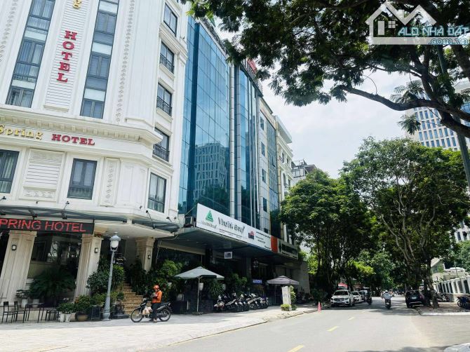 Tòa nhà 8T-122m2-Nguyễn Khánh Toàn-Cầu Giấy-đang cho thuê-lô góc-View công viên-70 tỷ.