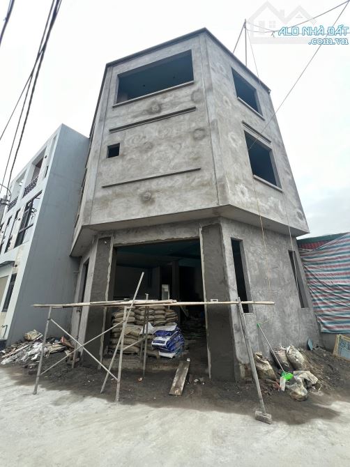 Bán Nhà 3 Tầng Ô Góc Ngõ 33 Cao Xanh. DT:54m2 Oto Đỗ Cửa !