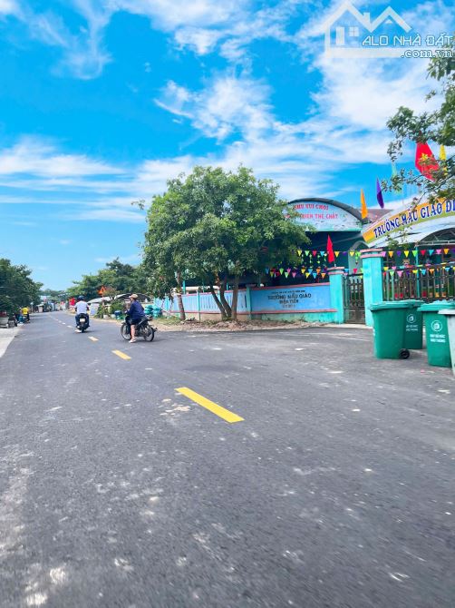 Ngay Sát Trục nhựa đường 7m gần trường học VEN ĐN