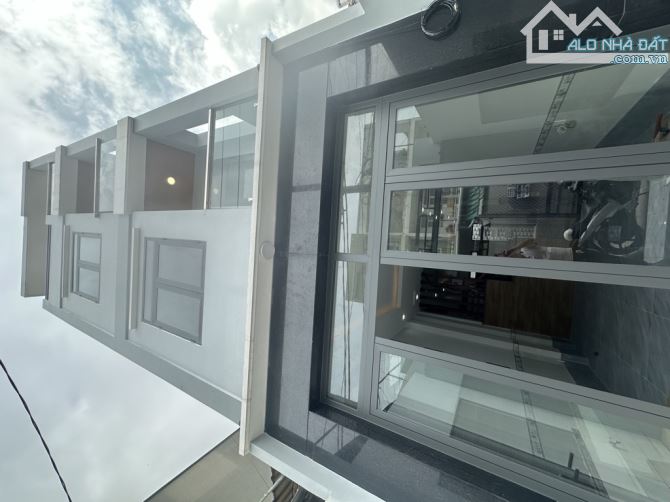 Bán nhà hẻm xe tải Quốc Lộ 1A, Bình Tân, 70.2m2 (4 x 18) x 4 tầng, chỉ hơn 5 tỷ TL.