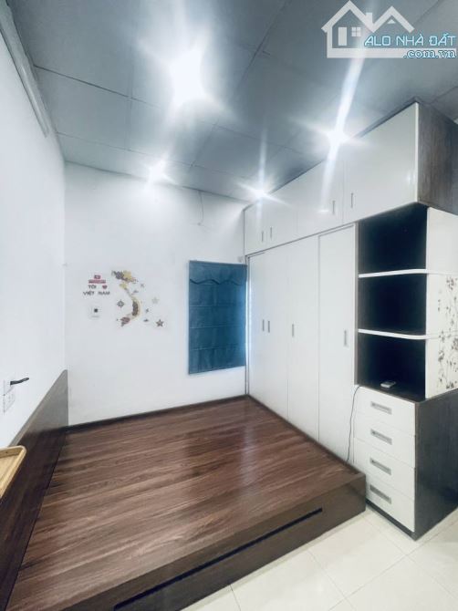 Hoa hậu mặt phố Lê Lợi - Hà Đông - 42m2 - 5 tầng - 9,5 tỷ- vị trí đắc địa kinh doanh tốt