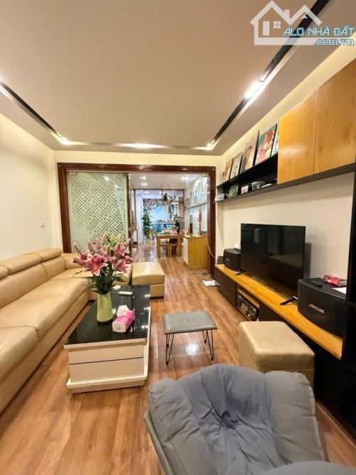 Bán Gấp Nhà Ở KĐT Mễ Trì , Gara ô tô , Kinh Doanh, Vị trí Đắc địa DT 60m, 5 Tầng ,18,6 Tỷ
