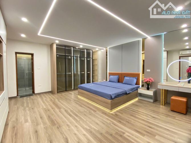 Cho thuê chung cư 17T8 Trung Hòa Nhân Chính, 3 ngủ 130m2 đồ cơ bản được làm vp 11 triệu