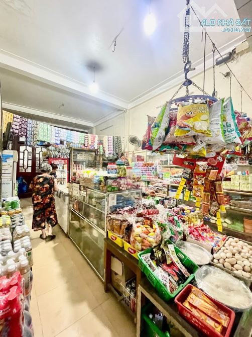 Bán nhà Lạc Long Quân, mặt ngõ ô tô tránh, kinh doanh, gần Hồ Tây 81m2, 5 tầng, giá 26 tỷ
