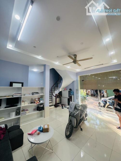 MẶT PHỐ TRUNG KÍNH - Ô TÔ ĐỖ CỬA - KINH DOANH SẦM UẤT - GIAO THÔNG THUẬN TIỆN 50m*4T*6.3MT