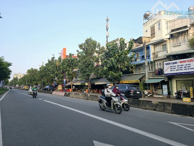 Bán nhà mặt tiền Xa lộ Hà Nội, 96m2, ngang 6,6m, ngay ga metro, Phước Long A, Q9