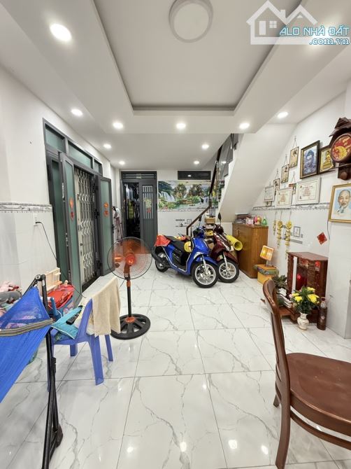 NGAY TÂN SƠN NHÌ - HẺM XE HƠI TRẦN VĂN ƠN - NHÀ 2 TẦNG MỚI Ở NGAY - 42M2 - 5TỶ