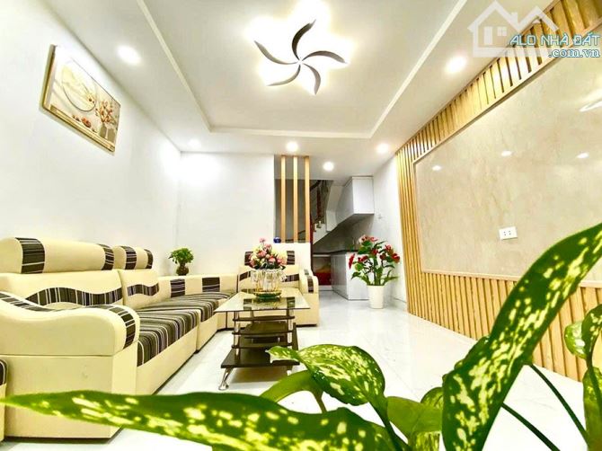 PHẢI NHANH_5,38TỶ CÓ NHÀ VĂN CHƯƠNG ĐẸP NỘI THẤT XỊN 3PN, NGÕ 3 GÁC THẲNG TẮP|DT25M2x4TẦNG