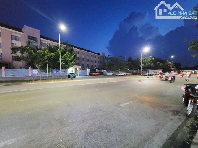 Bán nhà mặt tiền Tân Thắng, khu Celedon Tân Phú,4x20m, 16 tỷ