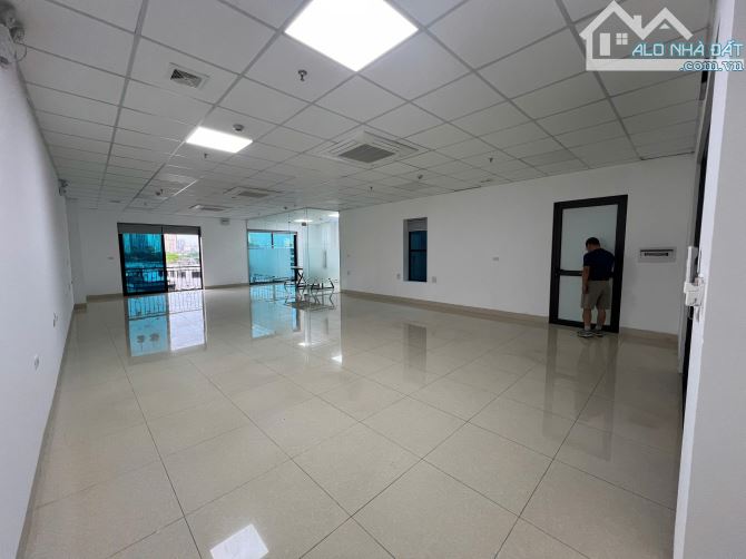 CHO THUÊ VĂN PHÒNG 120M2 GIÁ CHỈ 18,5TR TẠI MỄ TRÌ HẠ - NAM TỪ LIÊM VIEW KÍNH .