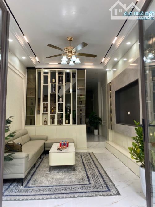 NHÀ 4 TẦNG MỚI TINH, FULL NỘI THẤT, VỊ TRÍ VÀNG KIM GIANG, ĐẠI KIM