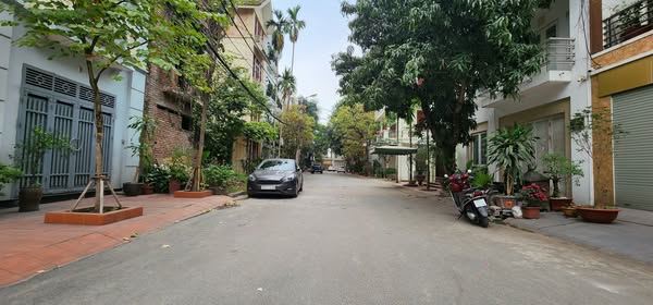 Nhà 50m 8tầng thang máy - Phân lô ngõ 377 Lâm Du khu vip nhất LONG BIÊN -  giá tốt
