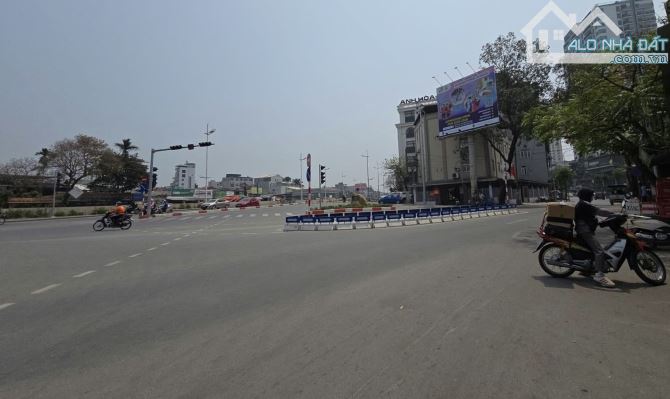 Bán Nhà Mặt Phố Xuân Diệu, Sát Ngã 3 phố Nghi Tàm Âu Cơ, 6 Tầng KD 50Tr/Tháng, View Hồ Tây