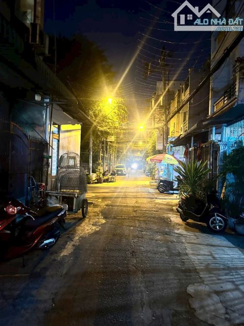 BÁN NHÀ ĐƯỜNG NGUYỄN LỘ TRẠCH_ 6.5x23 _ Cấp 4 thhu nhập 20tr