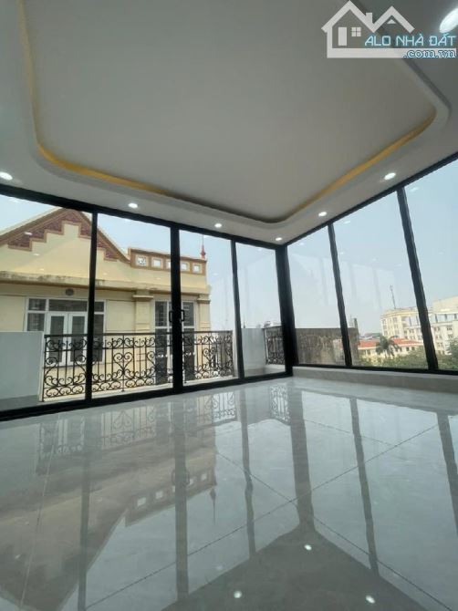 Bán nhà MẶT PHỐ TÂY HỒ GẦN 90M.8MT .VỈA HÈ 2 BÊN.