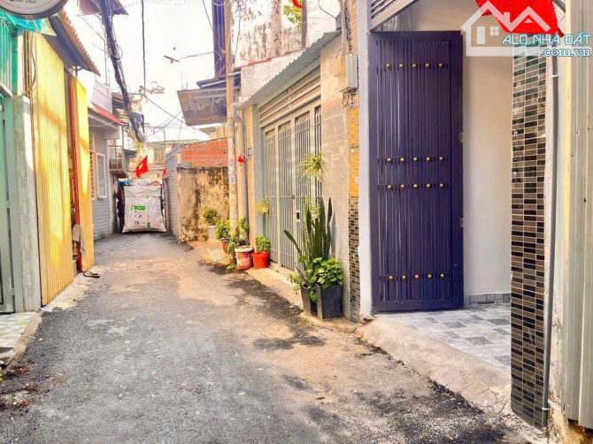 NHÀ HẺM XE HƠI THÔNG- PHƯỜNG 3- GẦN SÂN BAY- BV 175- 3 TẦNG BTCT- 4PN- 4.55 TỶ TL