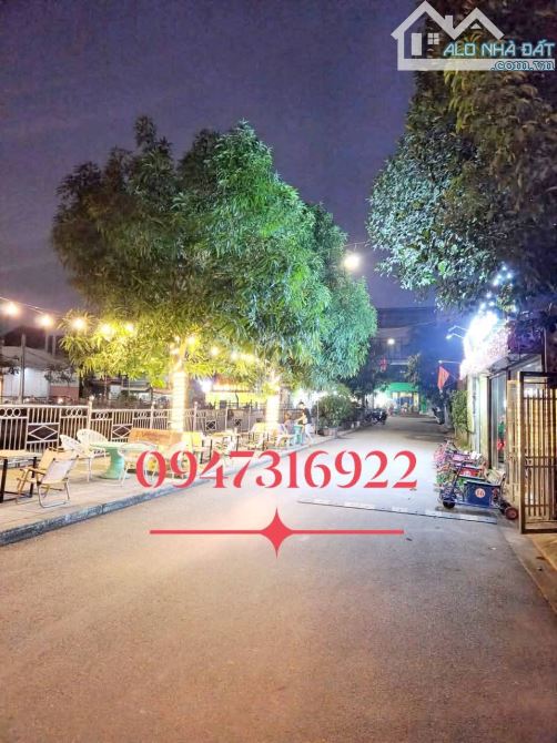 Đường thông ô tô tránh, sát hồ điều hòa công viên Kim Chung, Đông Anh. Hơn 6 tỷ
